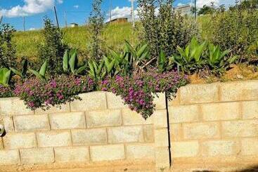 هتل Cozy Farm 3bdrm 8 Km Thababosiu