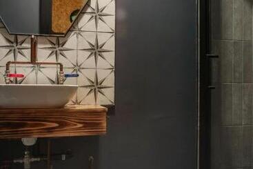 هتل Mansel House   Family Rooms   By Tifa Stays