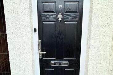 Lovely Town House Room 4