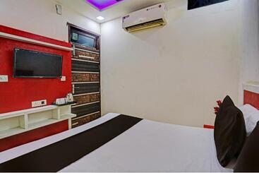 Oyo Flagship New Rajpoot Hotel Banquet