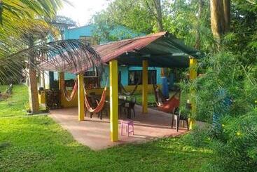 پانسیون Amalaya Hostel