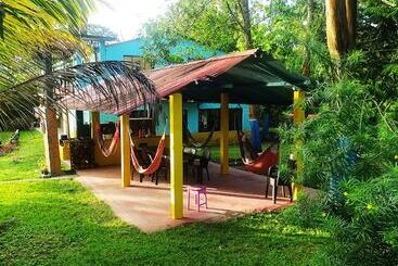 پانسیون Amalaya Hostel