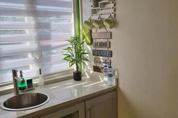 پانسیون Green Door Oasis