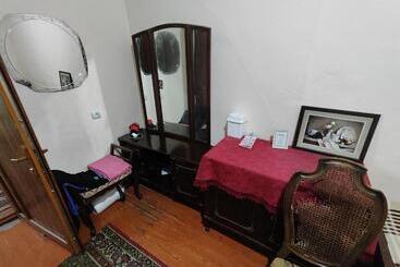 پانسیون Guest House Floras
