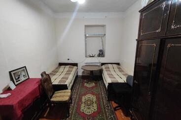 پانسیون Guest House Floras