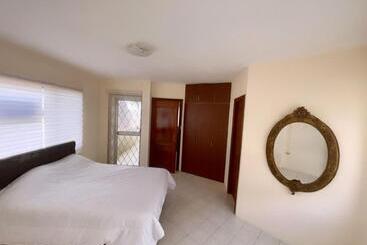 پانسیون Hostal Judy Suites