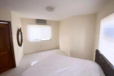 پانسیون Hostal Judy Suites