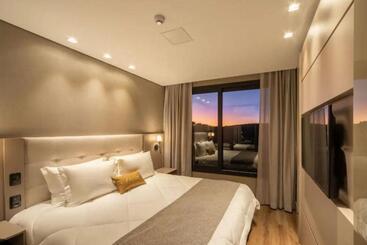 استراحتگاه Flat 2 Qtos Hotel Chateau Du Golden