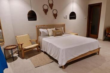 Serenity Terraces Beach, Hotel   Kokrobite