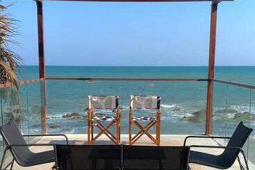 Serenity Terraces Beach, Hotel   Kokrobite