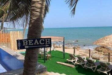 Serenity Terraces Beach, Hotel   Kokrobite
