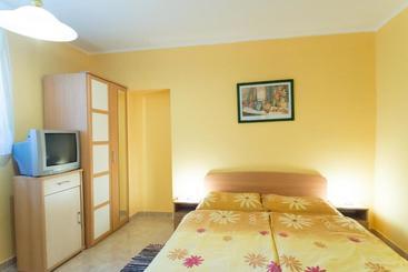 هتل Andrea Apartmanhaz