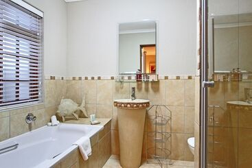 هتل Apple Tree Guest House