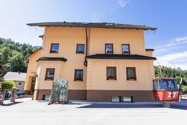 Berghi Hotel And Apartments