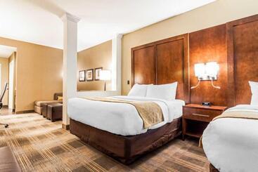 هتل Comfort Suites University Brookings