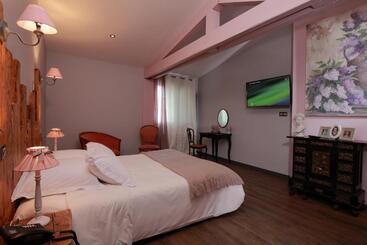 Отель Hôtel Le Manoir Des Montagnes