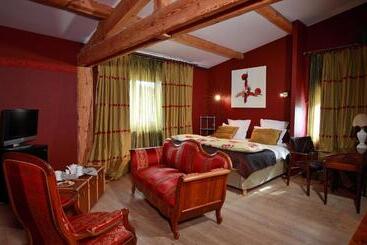 Отель Hôtel Le Manoir Des Montagnes