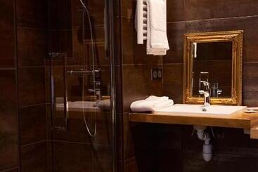Отель Hôtel Le Manoir Des Montagnes