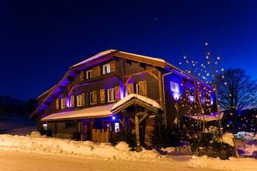 Отель Hôtel Le Manoir Des Montagnes