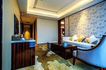 هتل Ramada Jiaxing