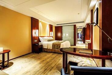 هتل Ramada Jiaxing