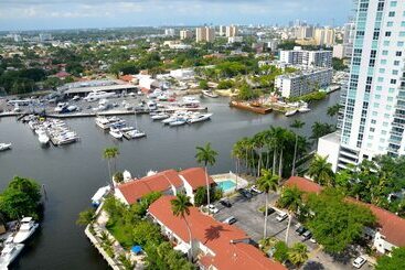 هتل Riviera Luxury Living At River Oaks Marina And Tower