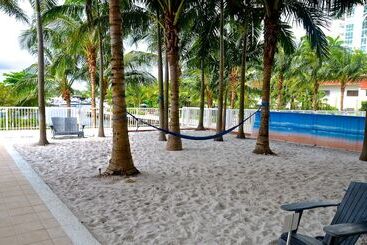 هتل Riviera Luxury Living At River Oaks Marina And Tower