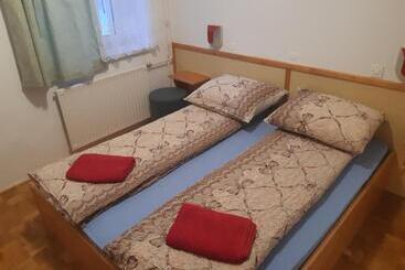 هتل Rooms Barovc By The Lake Jasna
