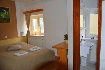 هتل Rooms Barovc By The Lake Jasna