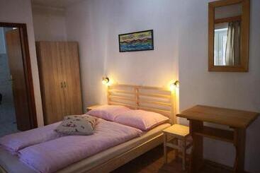 هتل Rooms Barovc By The Lake Jasna