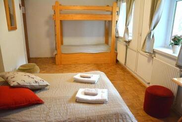 هتل Rooms Barovc By The Lake Jasna