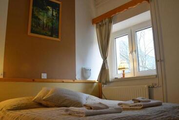 هتل Rooms Barovc By The Lake Jasna