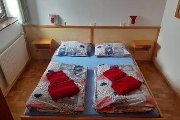 هتل Rooms Barovc By The Lake Jasna