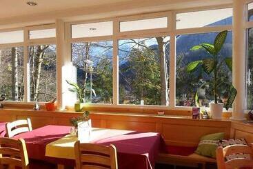 هتل Rooms Barovc By The Lake Jasna