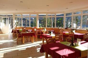 هتل Rooms Barovc By The Lake Jasna