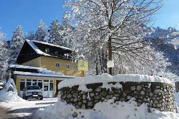 هتل Rooms Barovc By The Lake Jasna