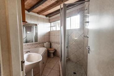 هتل Selati 103 Guest Cottages