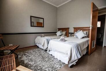 هتل Selati 103 Guest Cottages