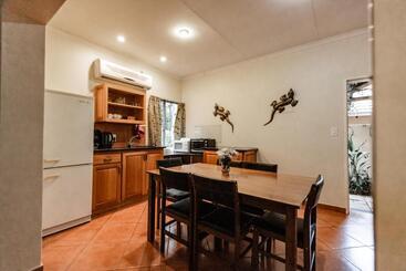 هتل Selati 103 Guest Cottages