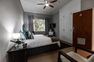 هتل Selati 103 Guest Cottages