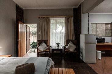 هتل Selati 103 Guest Cottages