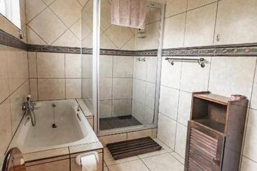 هتل Selati 103 Guest Cottages