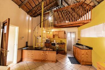 هتل Selati 103 Guest Cottages