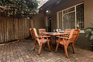 هتل Selati 103 Guest Cottages