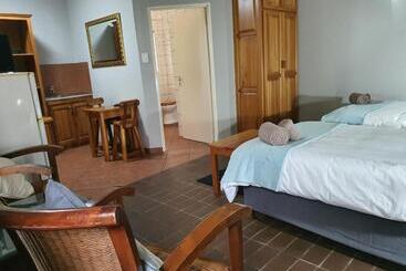 هتل Selati 103 Guest Cottages