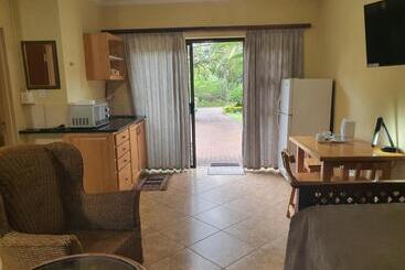 هتل Selati 103 Guest Cottages