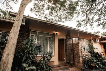 هتل Selati 103 Guest Cottages