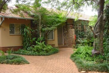 هتل Selati 103 Guest Cottages