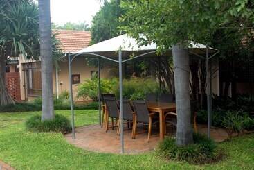 هتل Selati 103 Guest Cottages