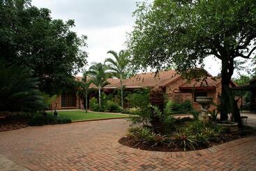 هتل Selati 103 Guest Cottages